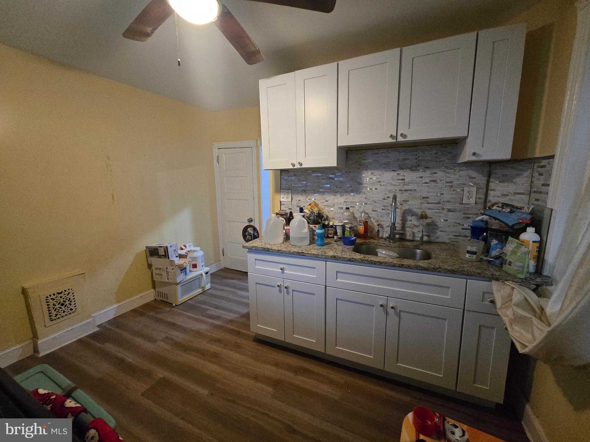 1135 Thomas St photo 8