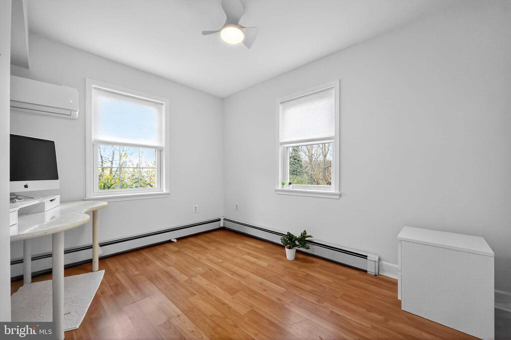 575 W Valley Rd photo 14