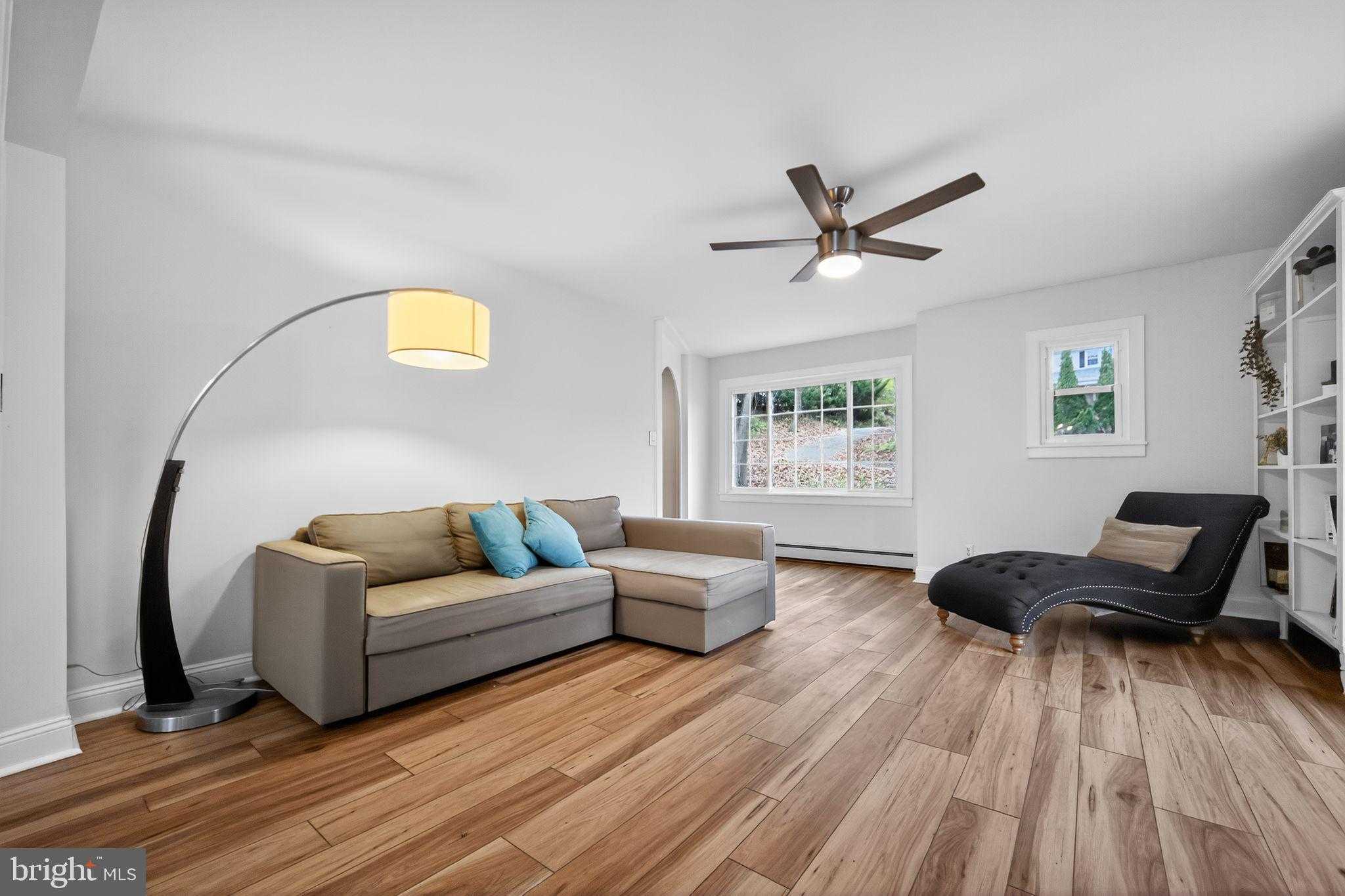 575 W Valley Rd photo 4