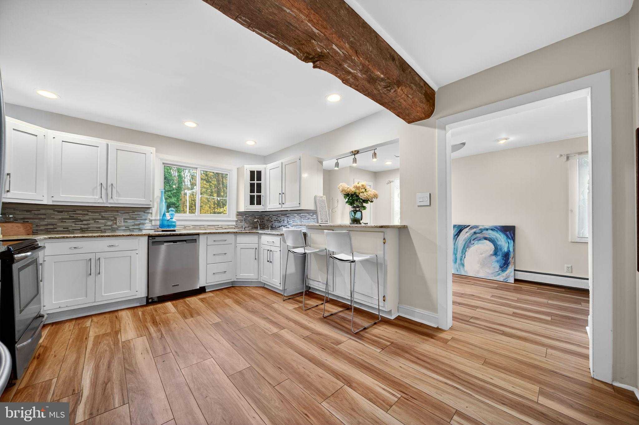 575 W Valley Rd photo 5