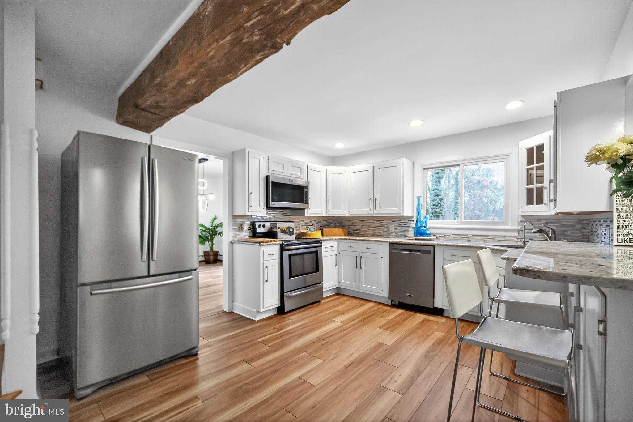 575 W Valley Rd photo 6