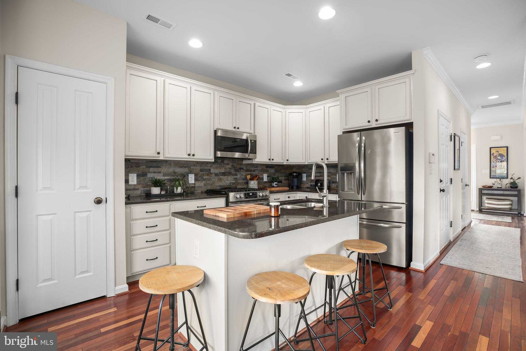 409 Dunmore St photo 14