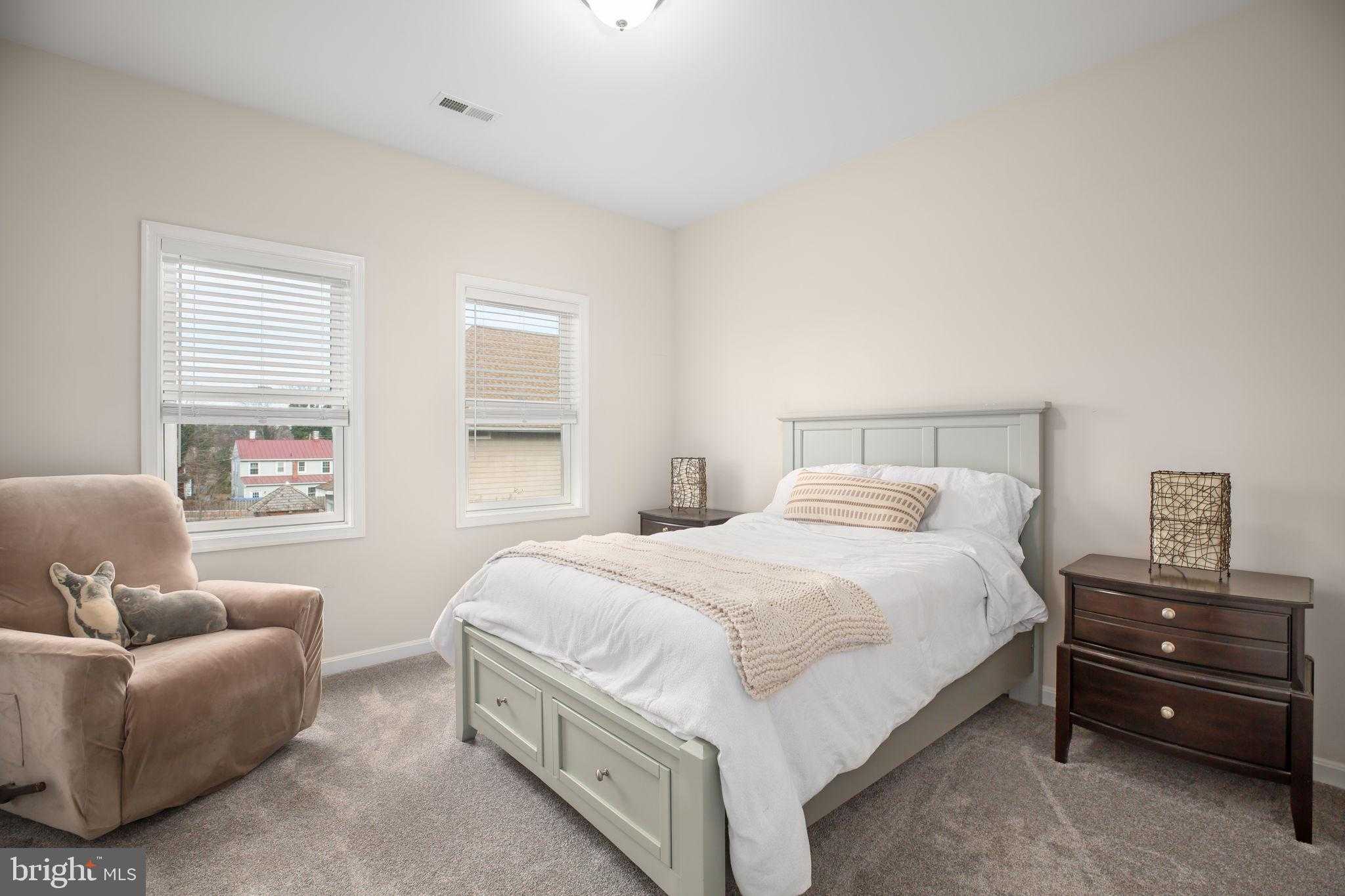 409 Dunmore St photo 27