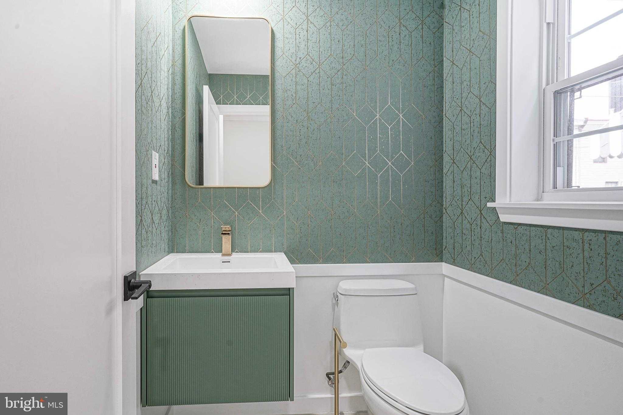 1145 Tasker St photo 12