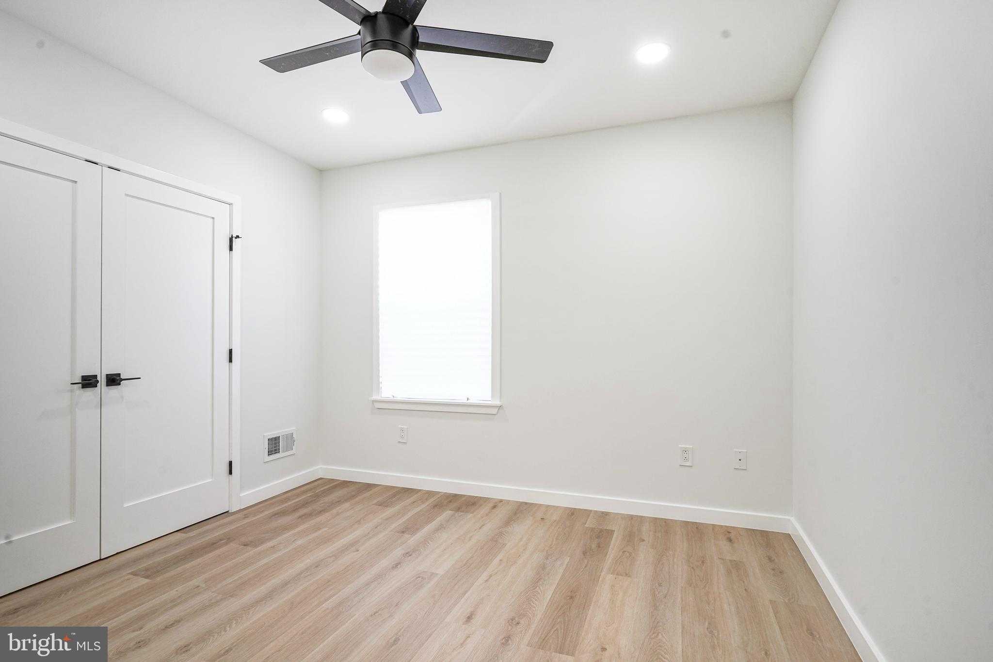 1145 Tasker St photo 27