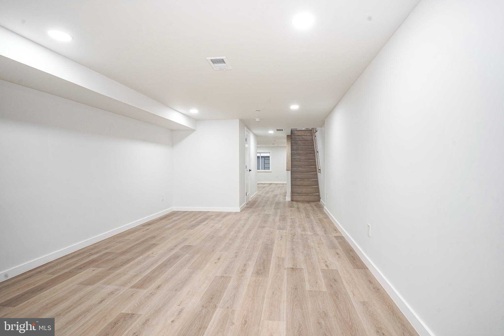 1145 Tasker St photo 40