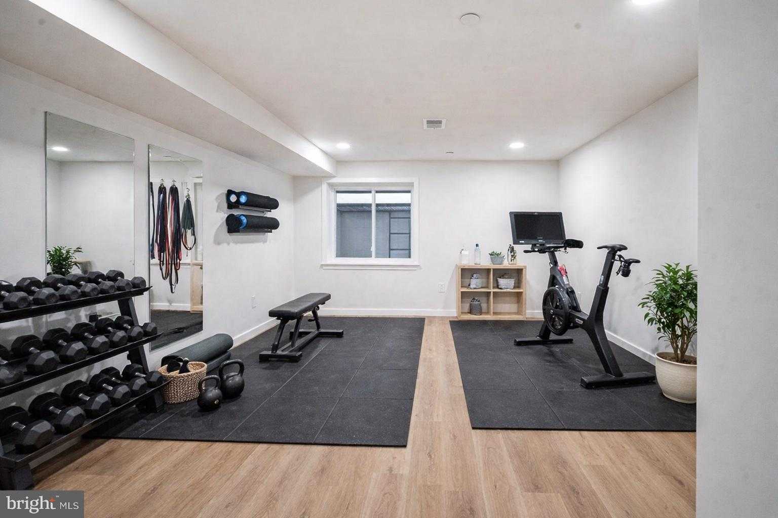 1145 Tasker St photo 46