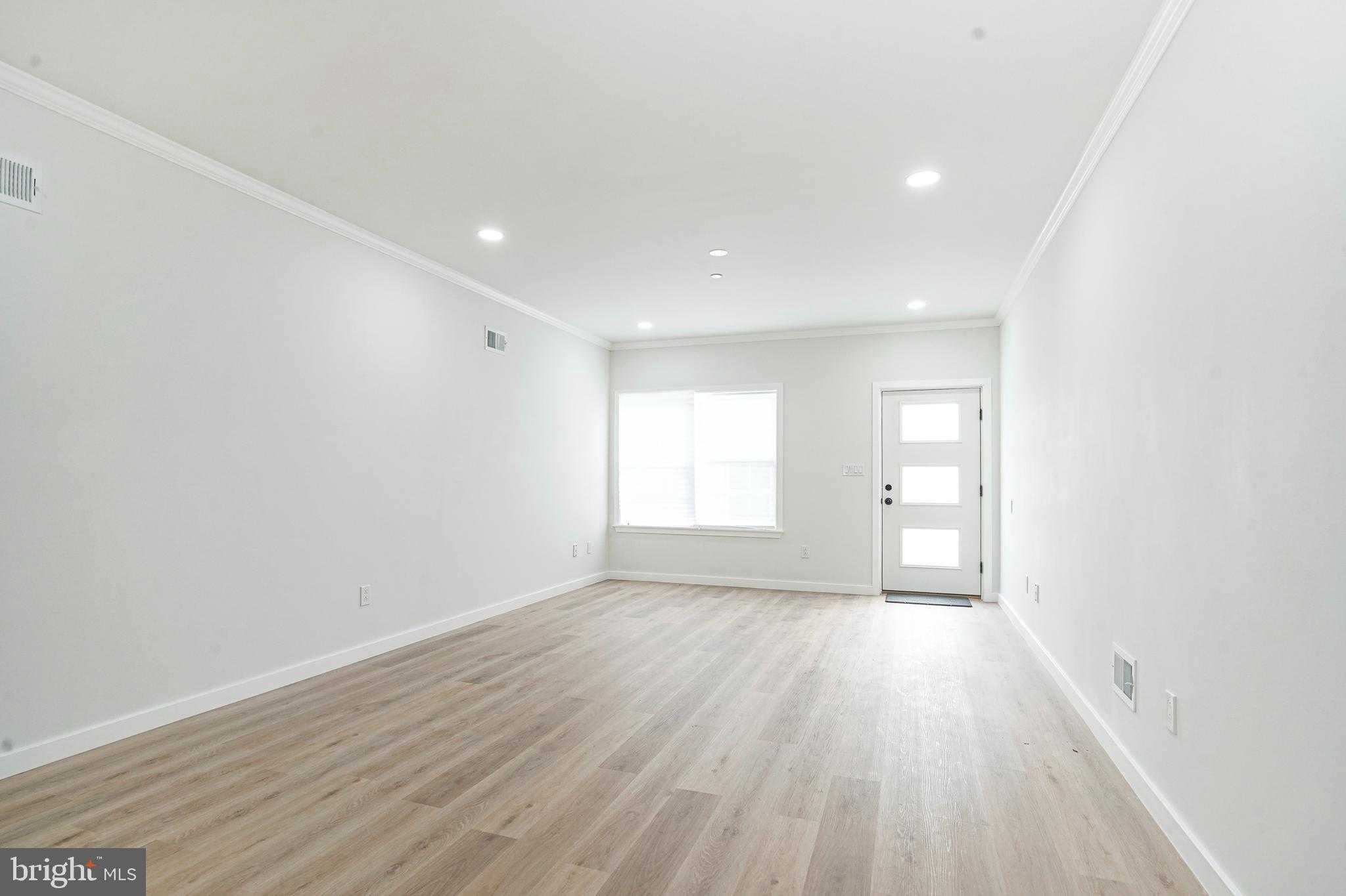 1145 Tasker St photo 5