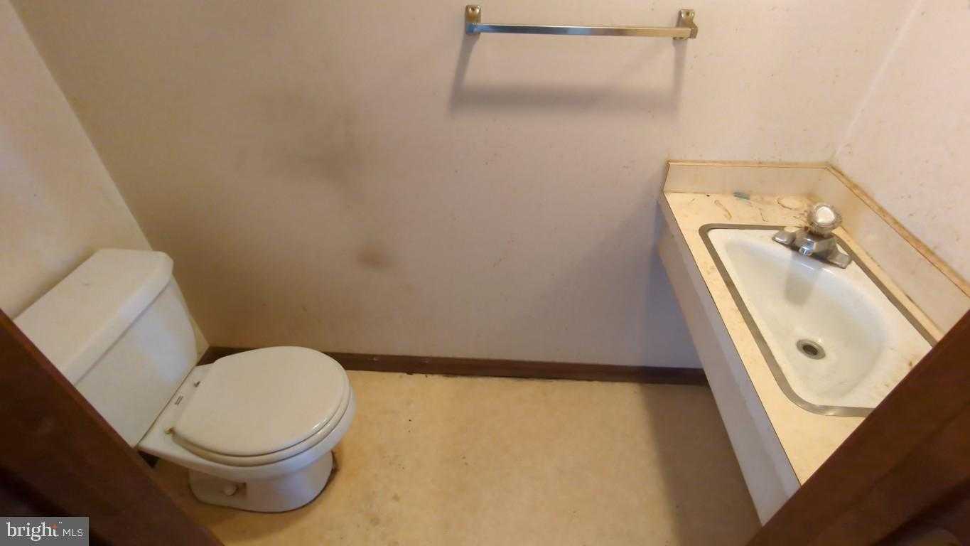 900 Main St photo 30