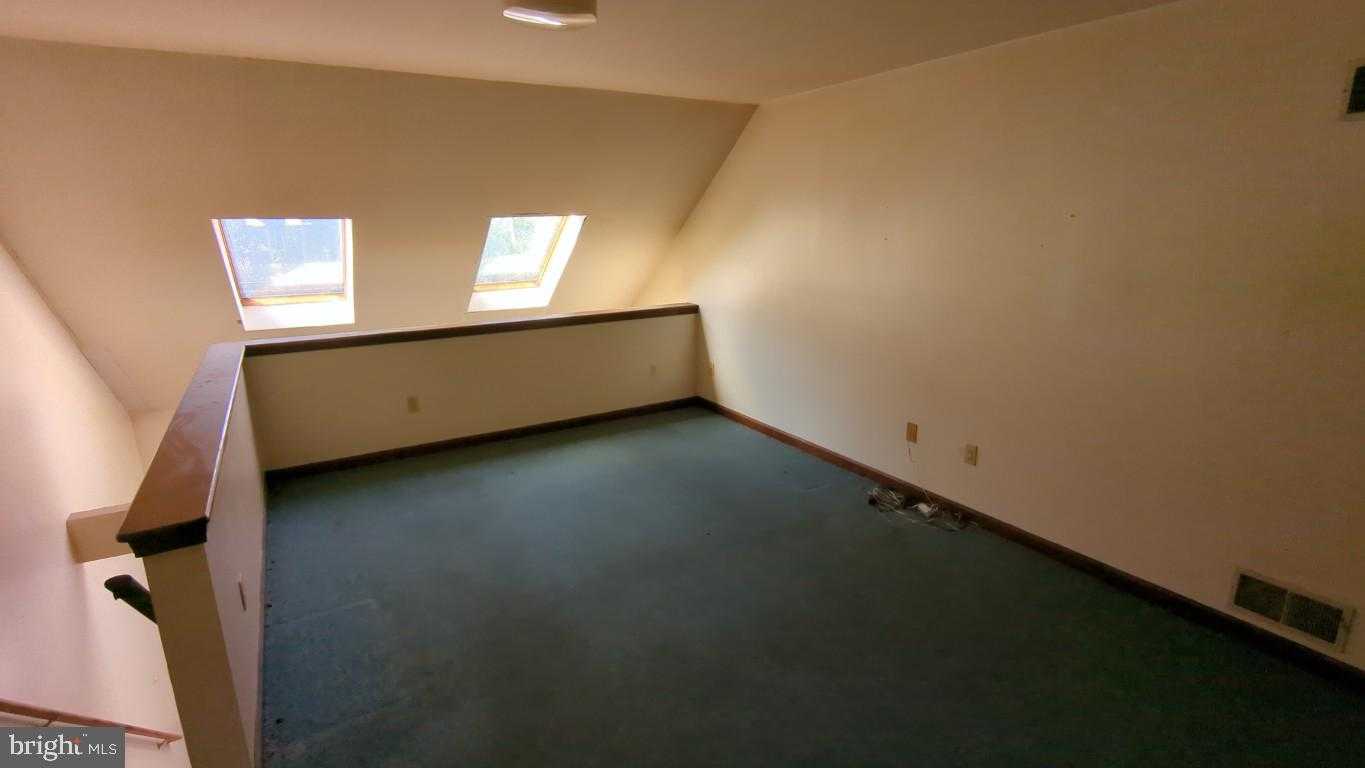 900 Main St photo 32