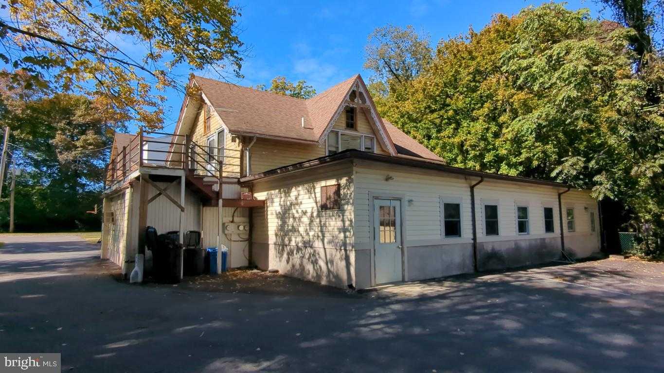 900 Main St photo 36