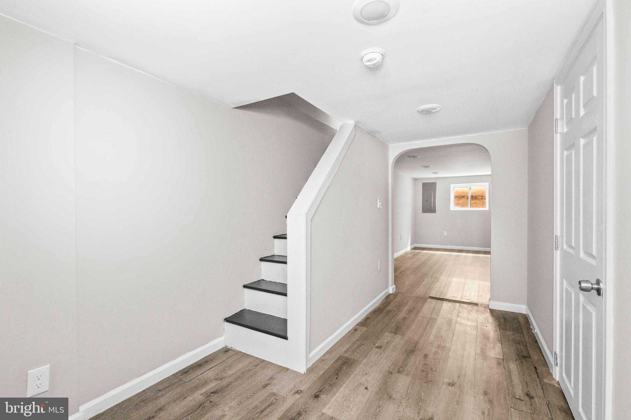 2815 E Madison St photo 16