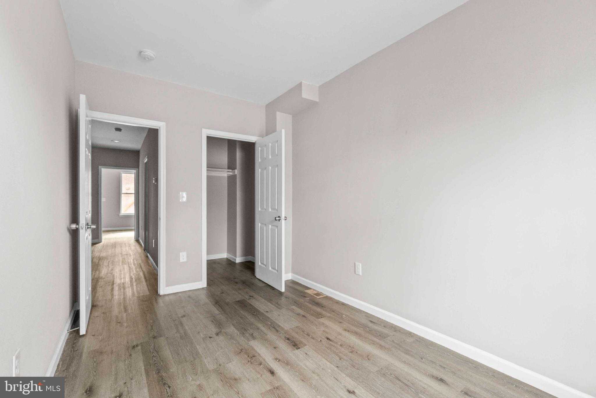 2815 E Madison St photo 3