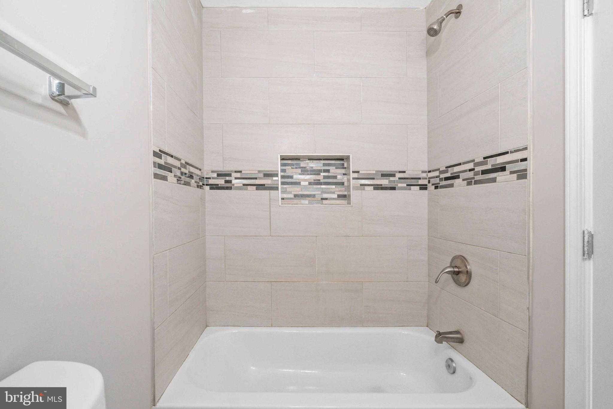 2815 E Madison St photo 5