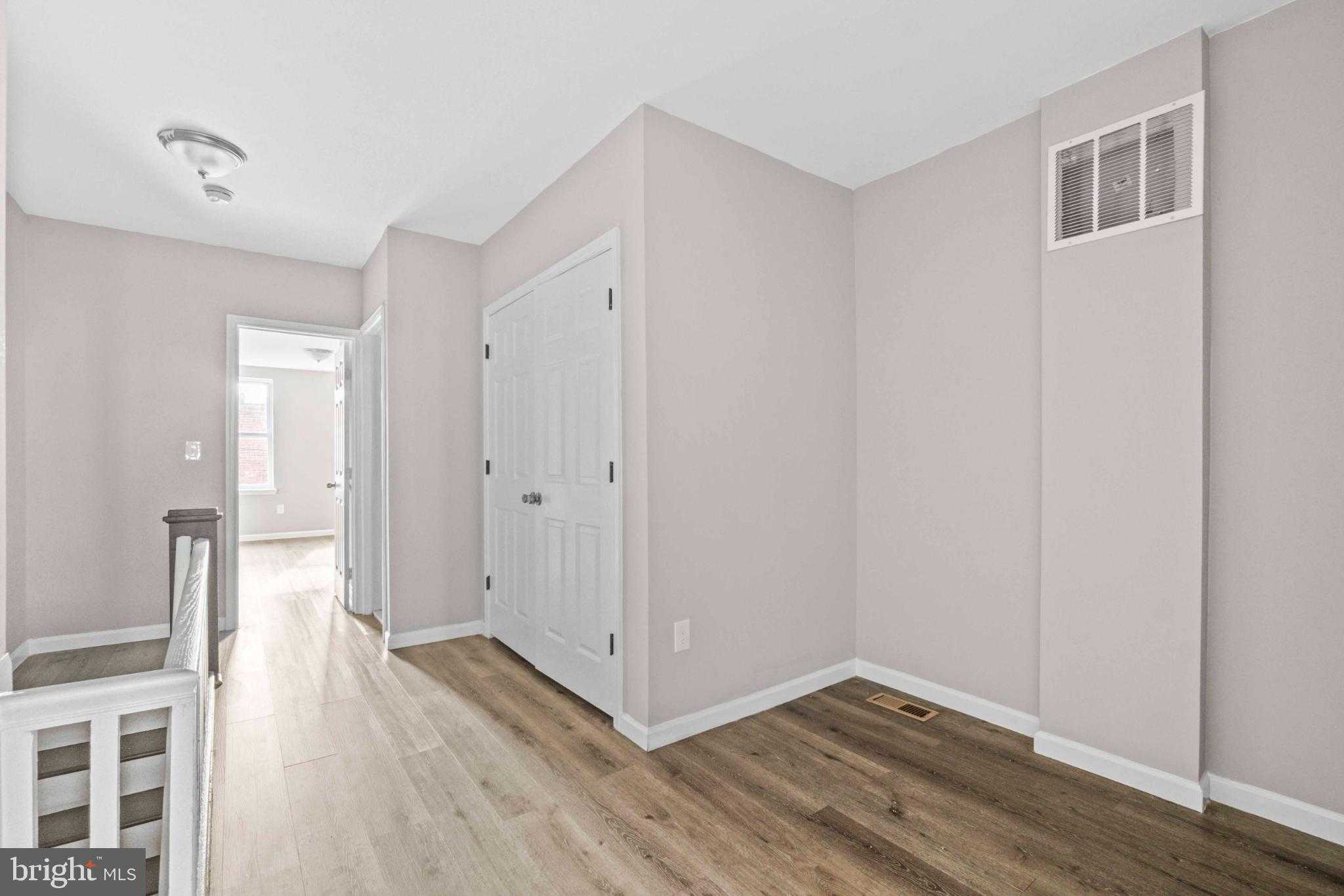 2815 E Madison St photo 9