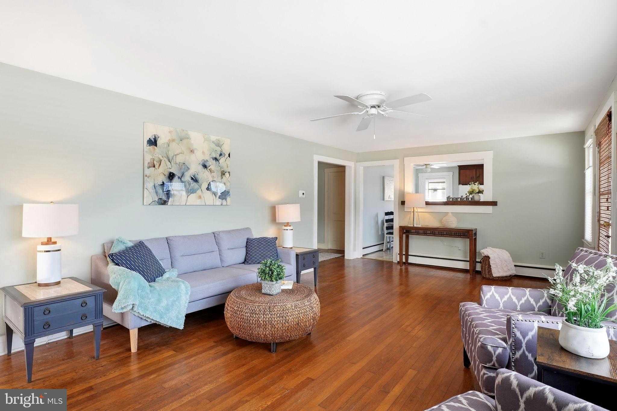 105 Seymour Ave photo 11