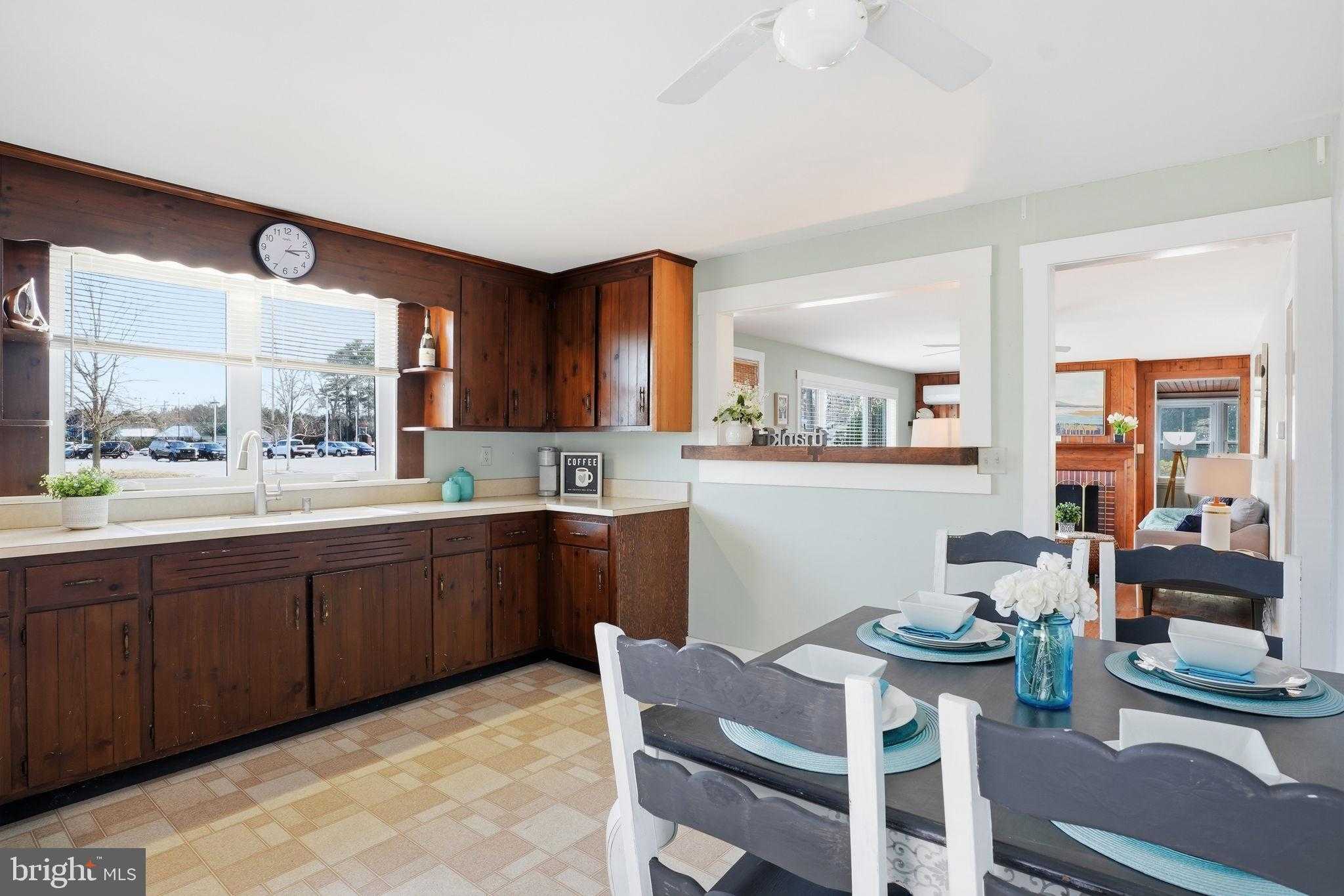 105 Seymour Ave photo 12