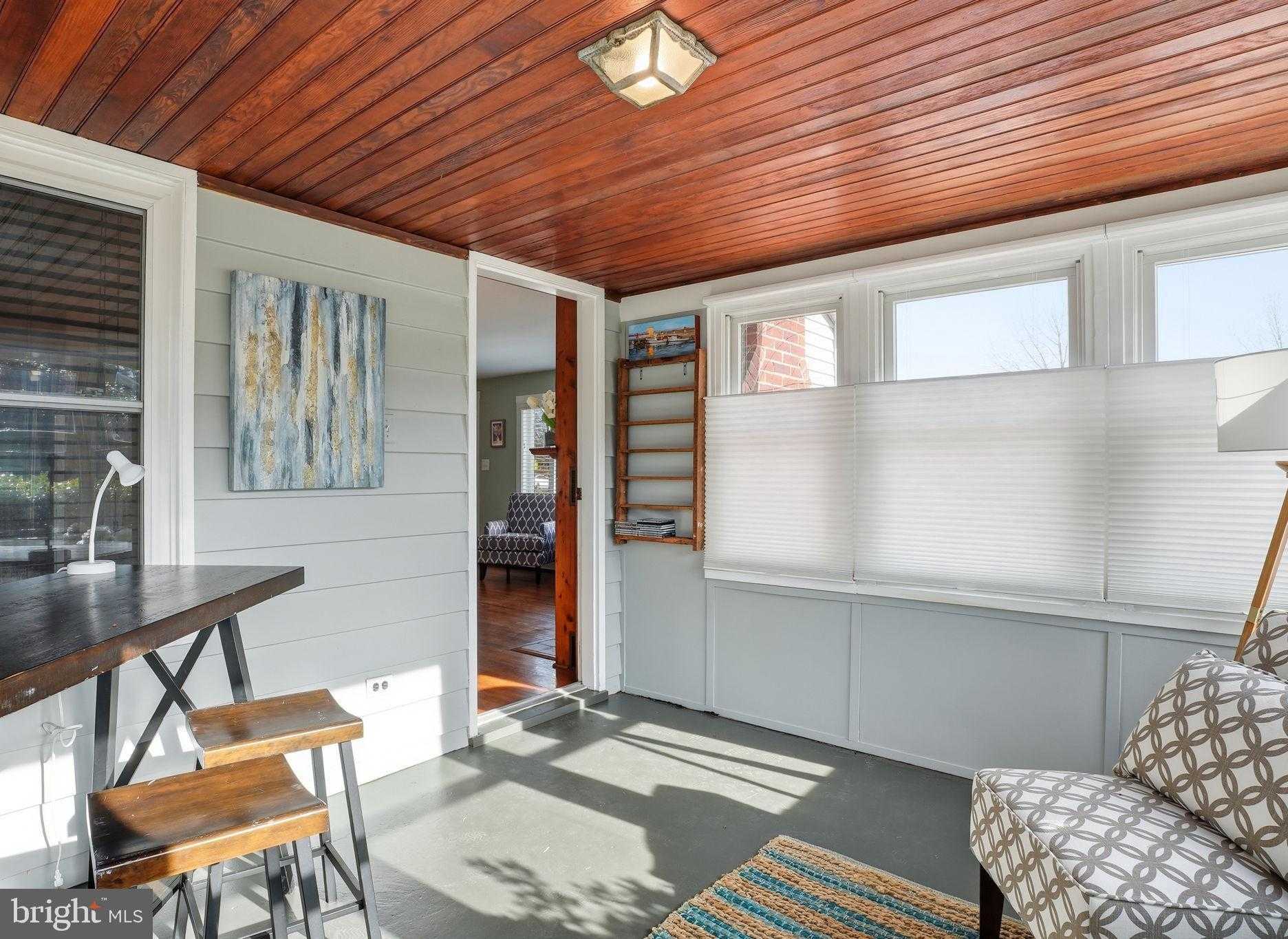 105 Seymour Ave photo 16