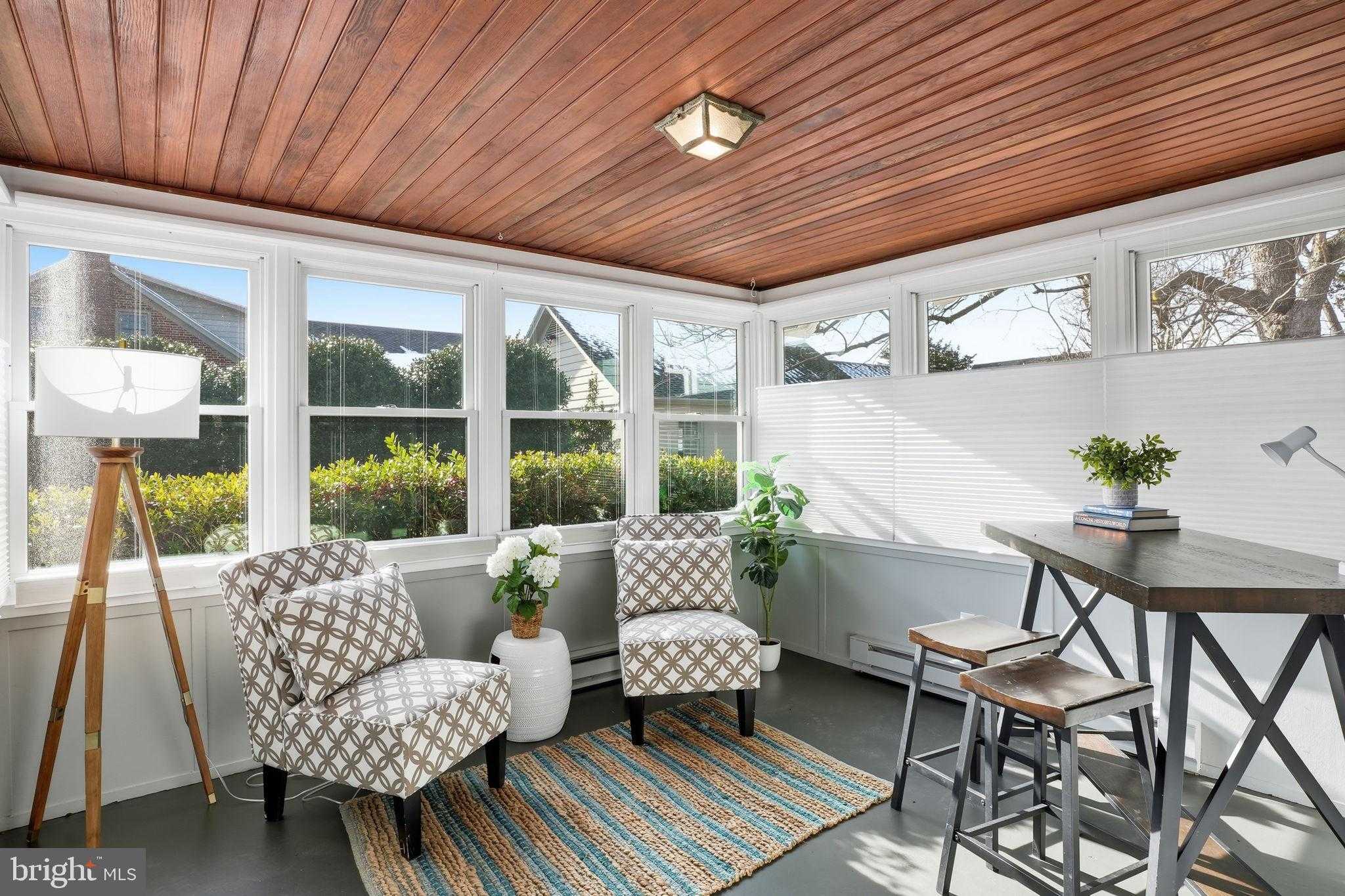 105 Seymour Ave photo 17