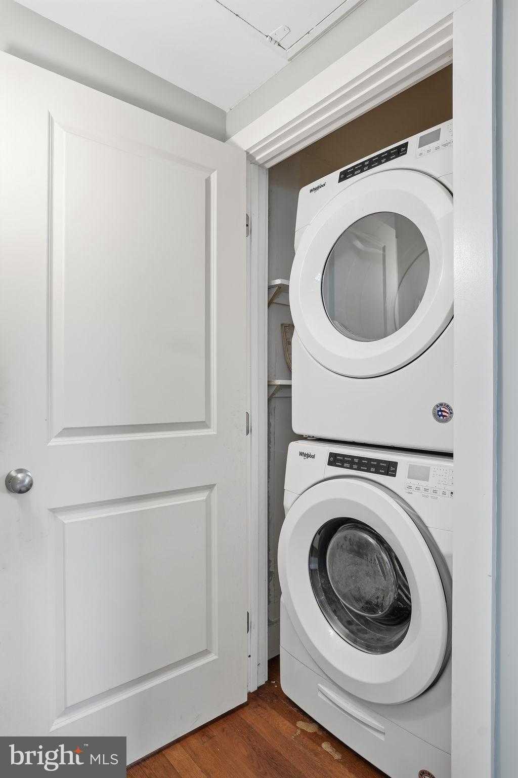 105 Seymour Ave photo 22