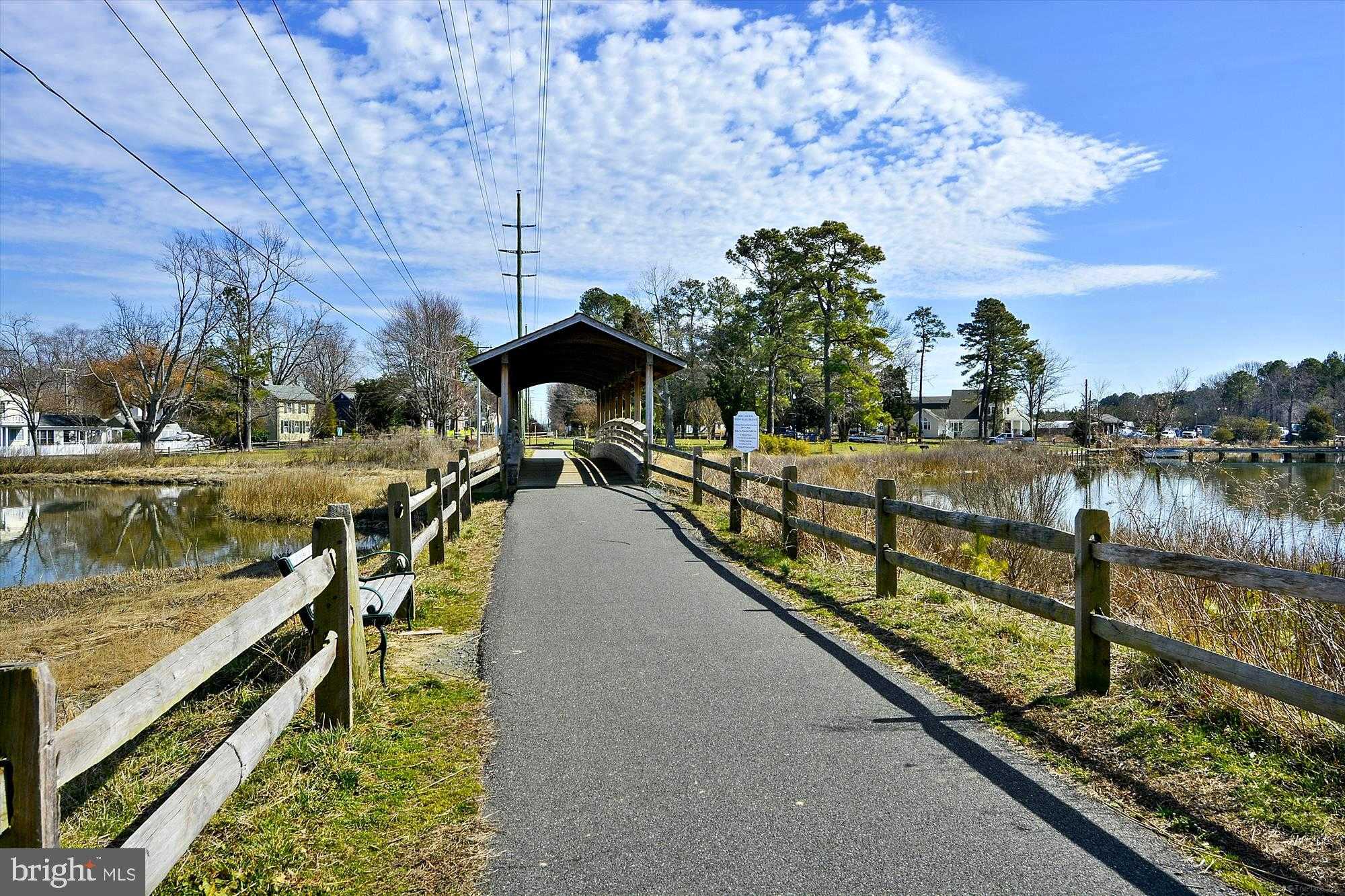 105 Seymour Ave photo 33