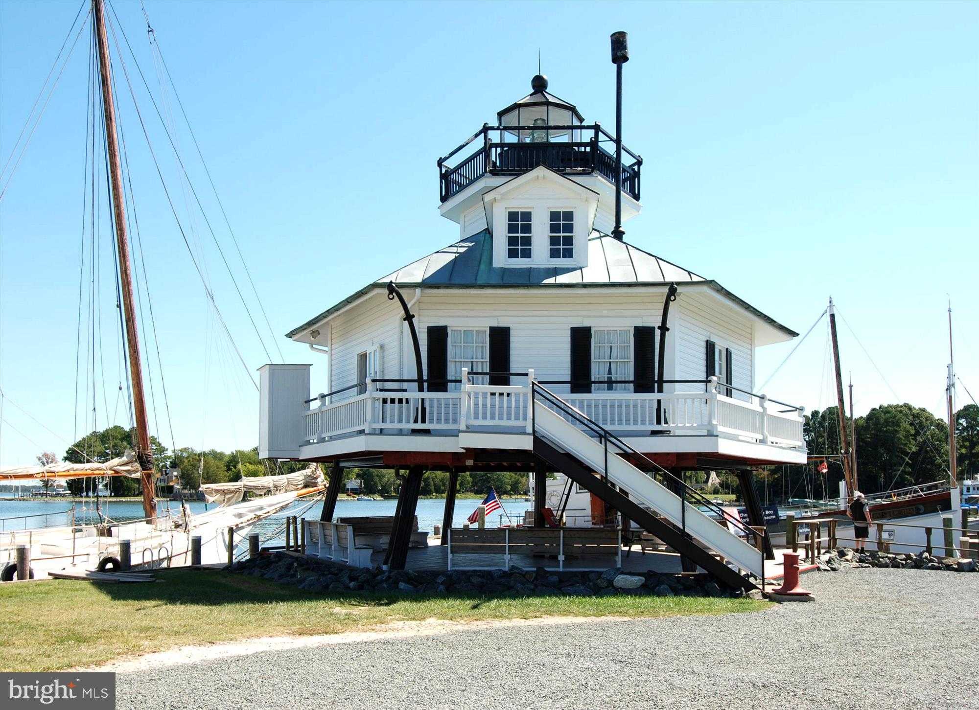 105 Seymour Ave photo 34