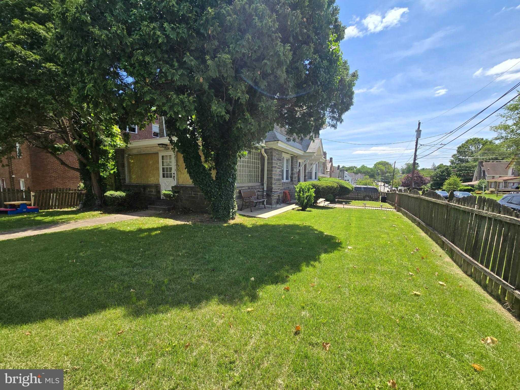 1806 Garrett Rd photo 2