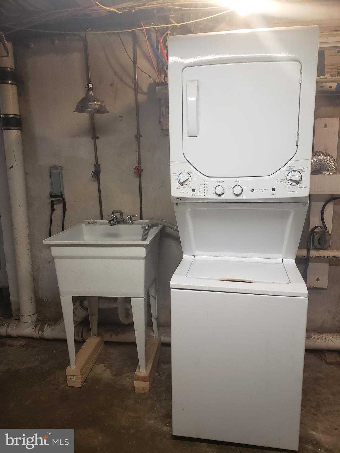 744 E Willard St photo 17