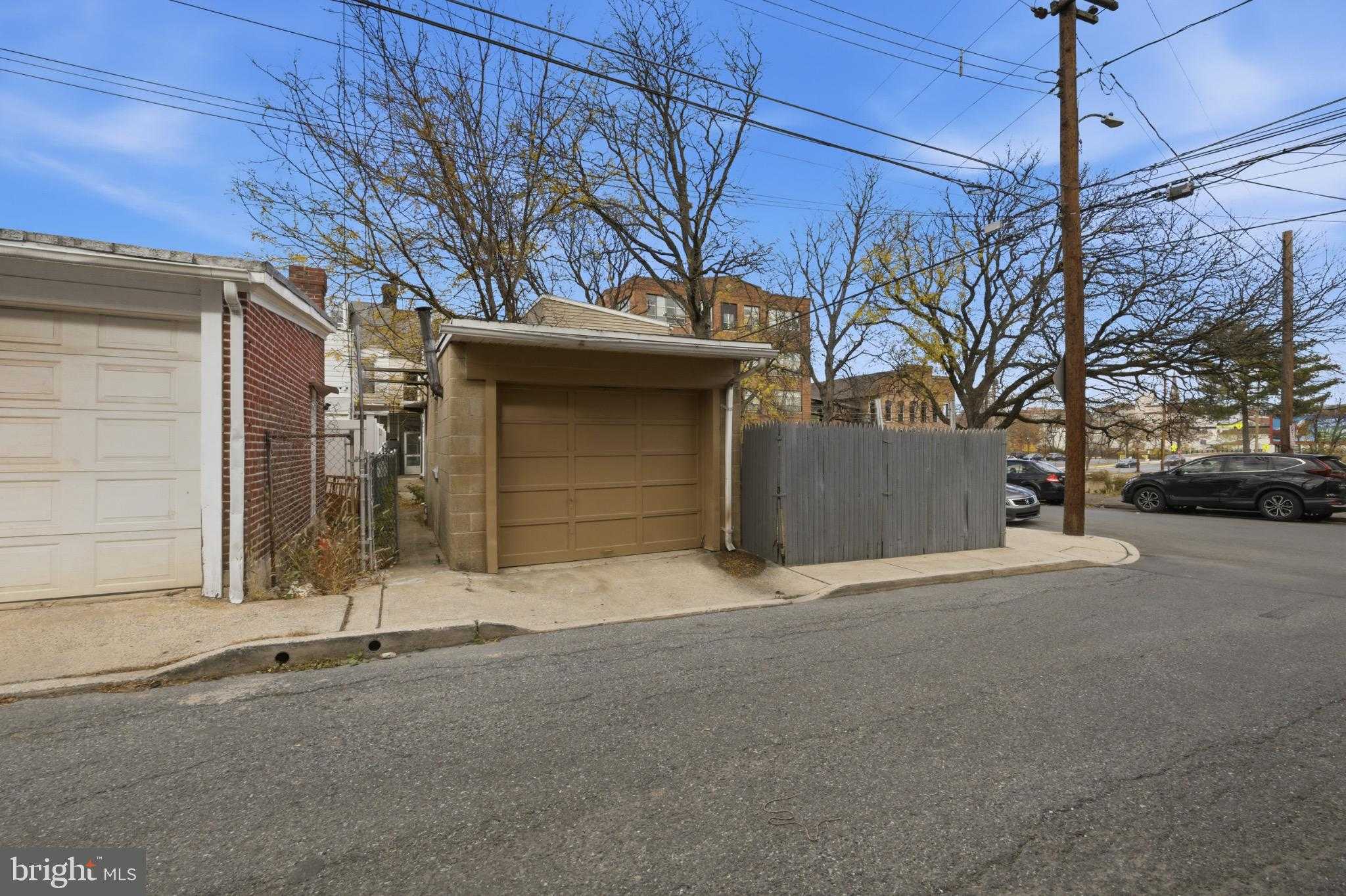 384 W Gordon St photo 29