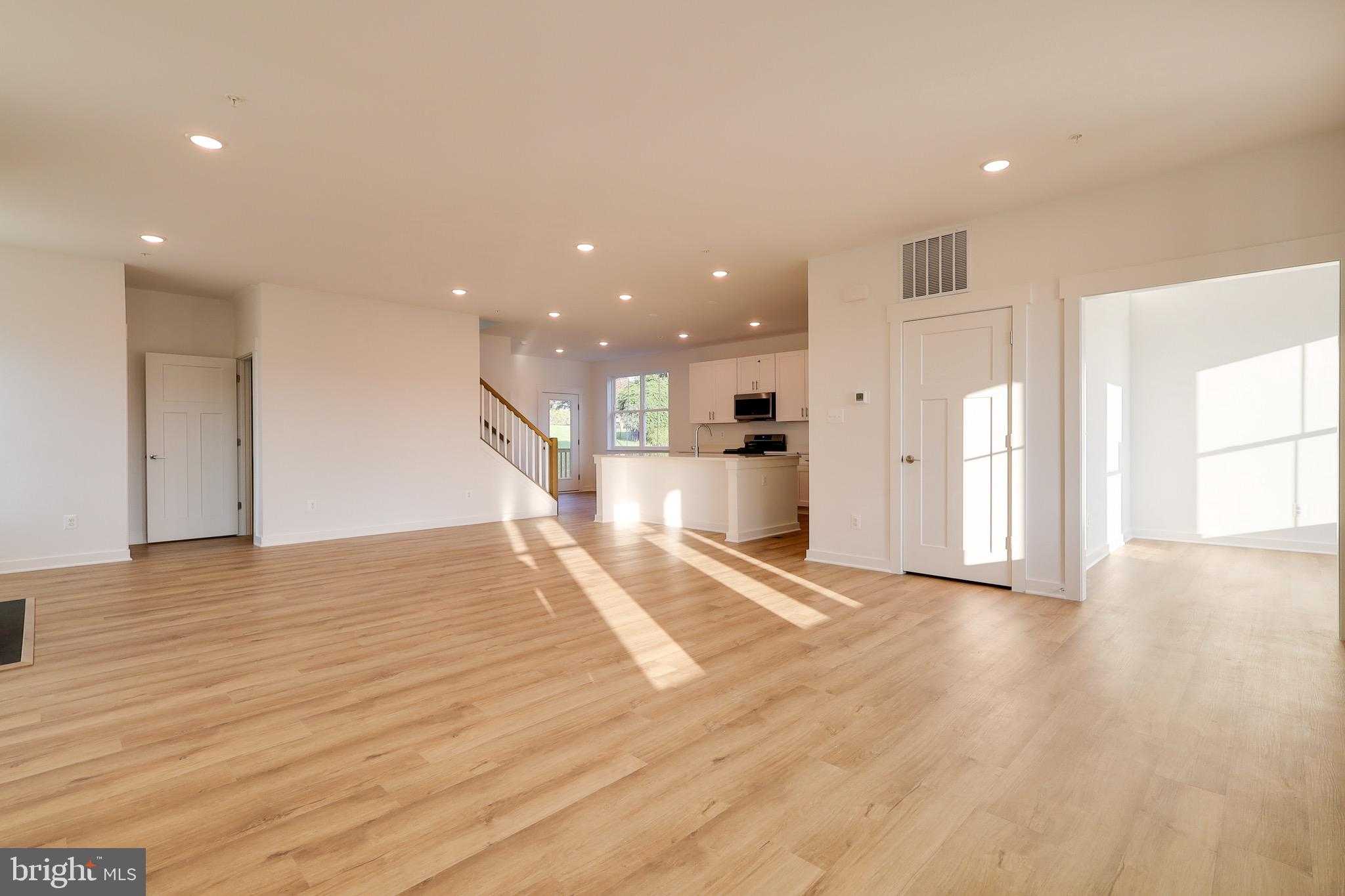 Stouffer Ave photo 4