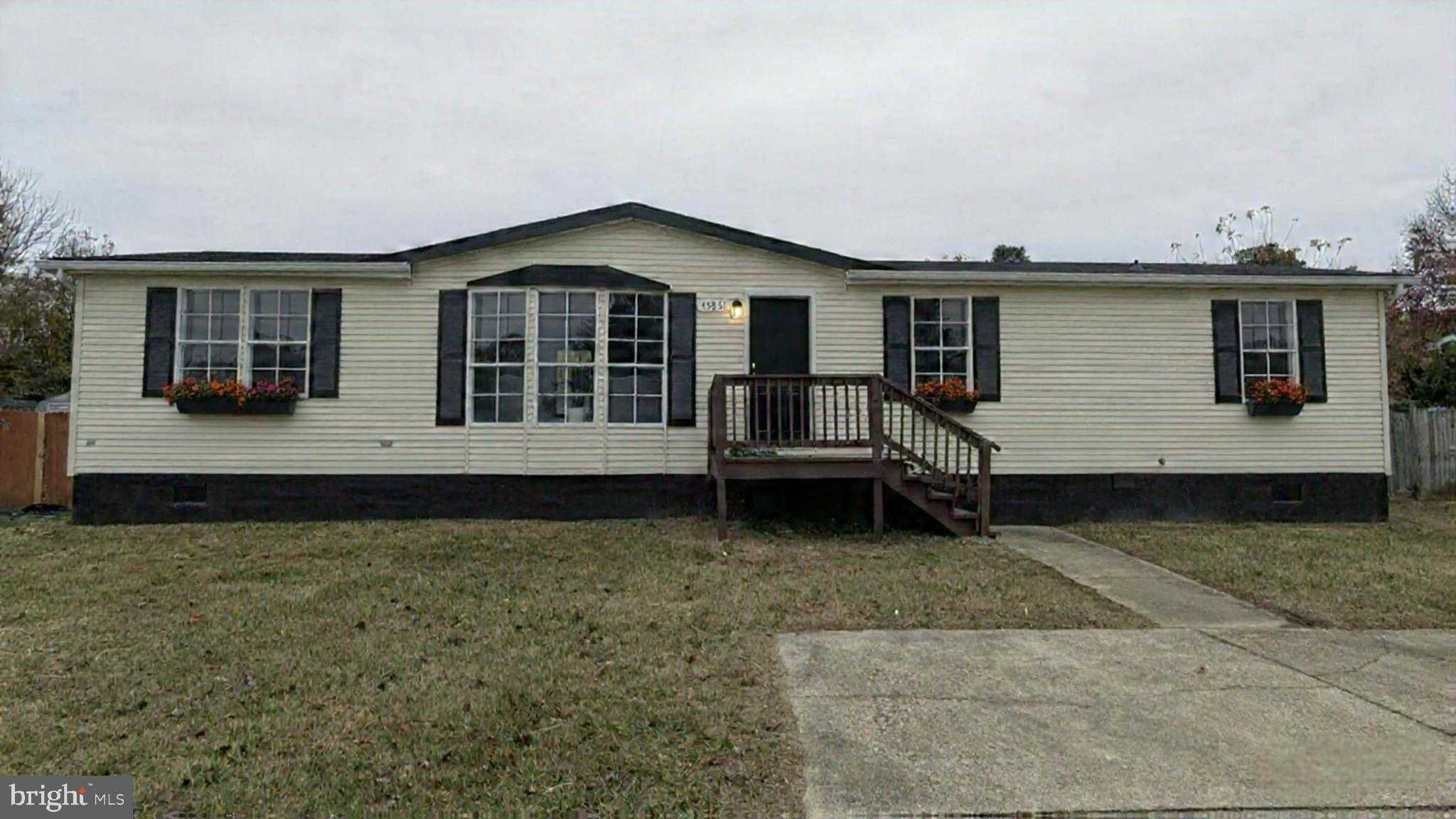 45851 N Poteat CT photo 2