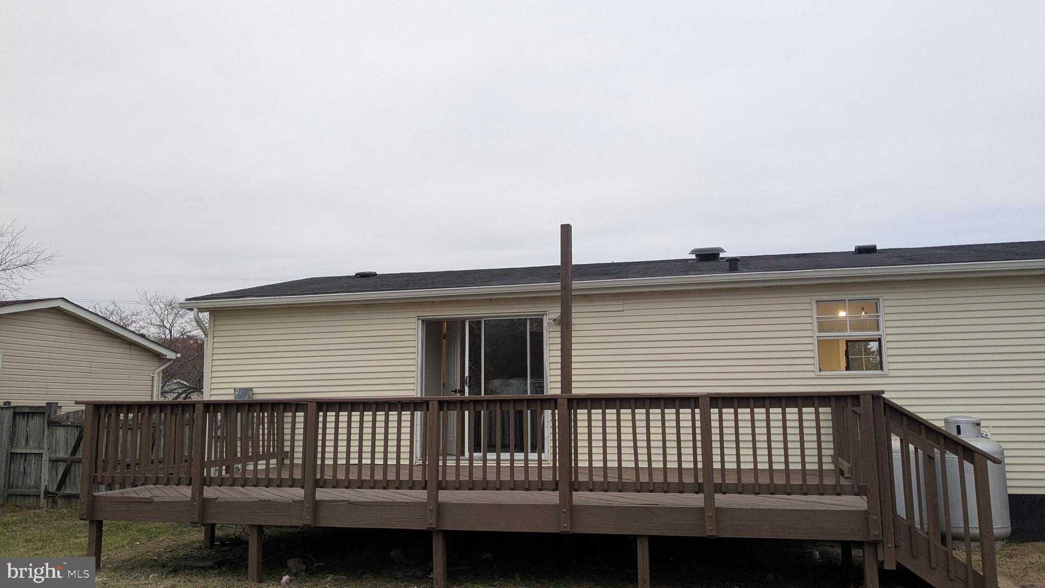 45851 N Poteat CT photo 9