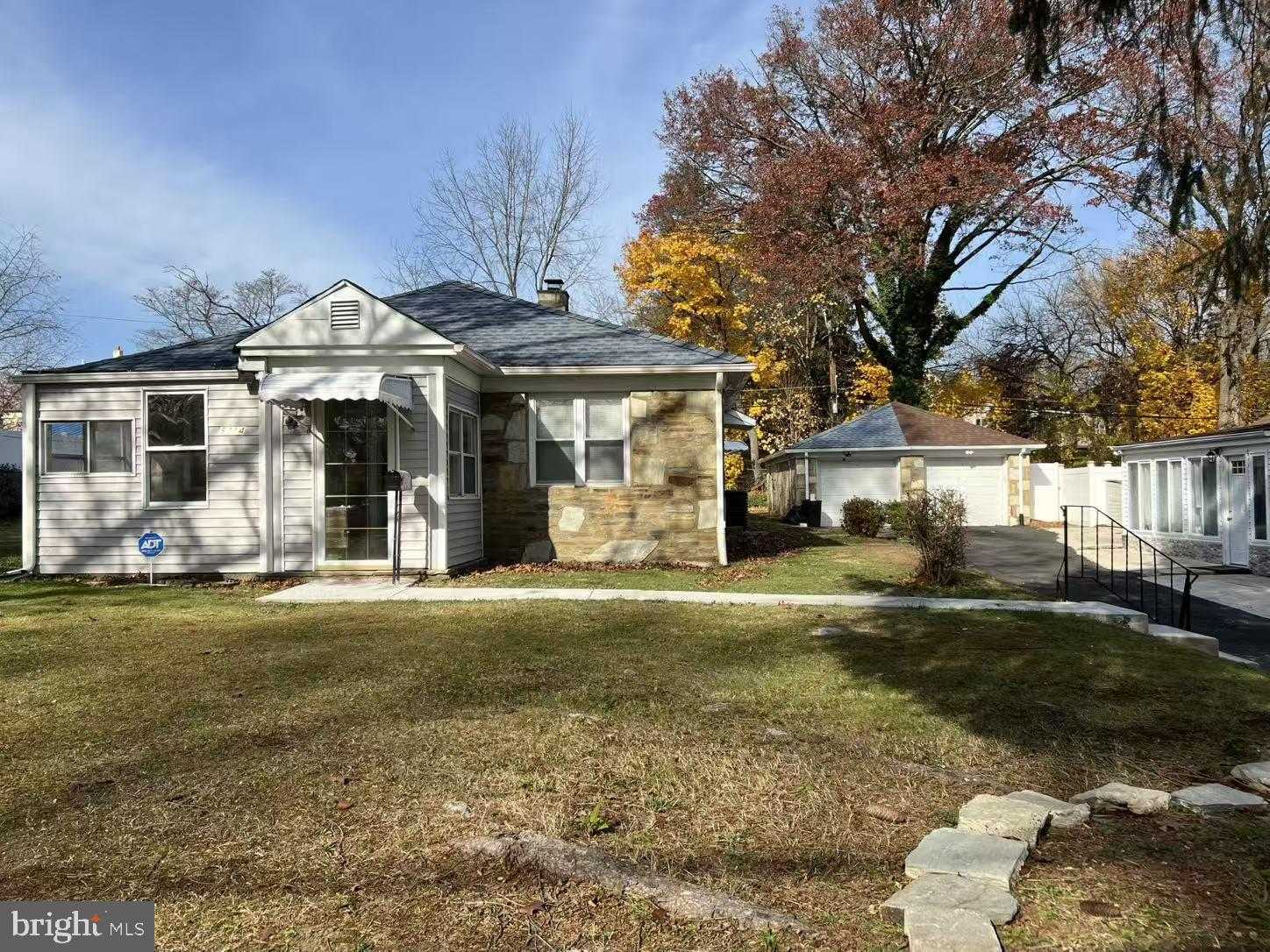 8714 Verree Rd photo 2