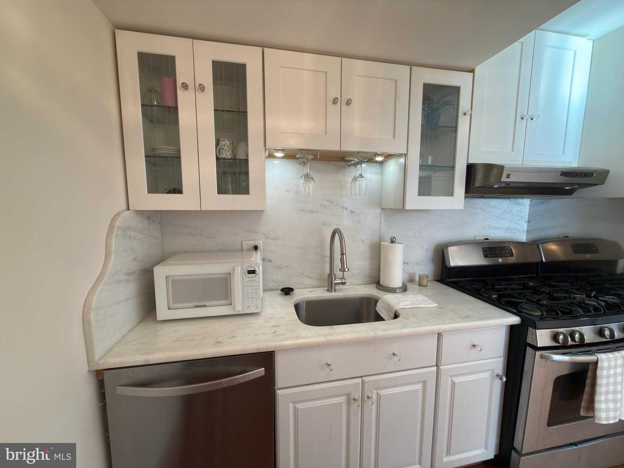 8012 Lakecrest Dr photo 10