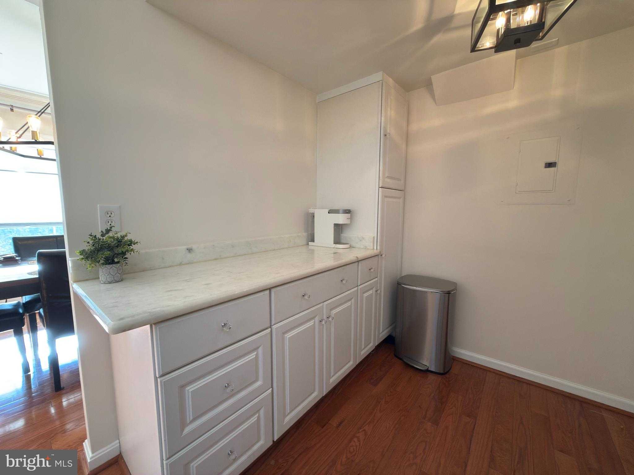 8012 Lakecrest Dr photo 11