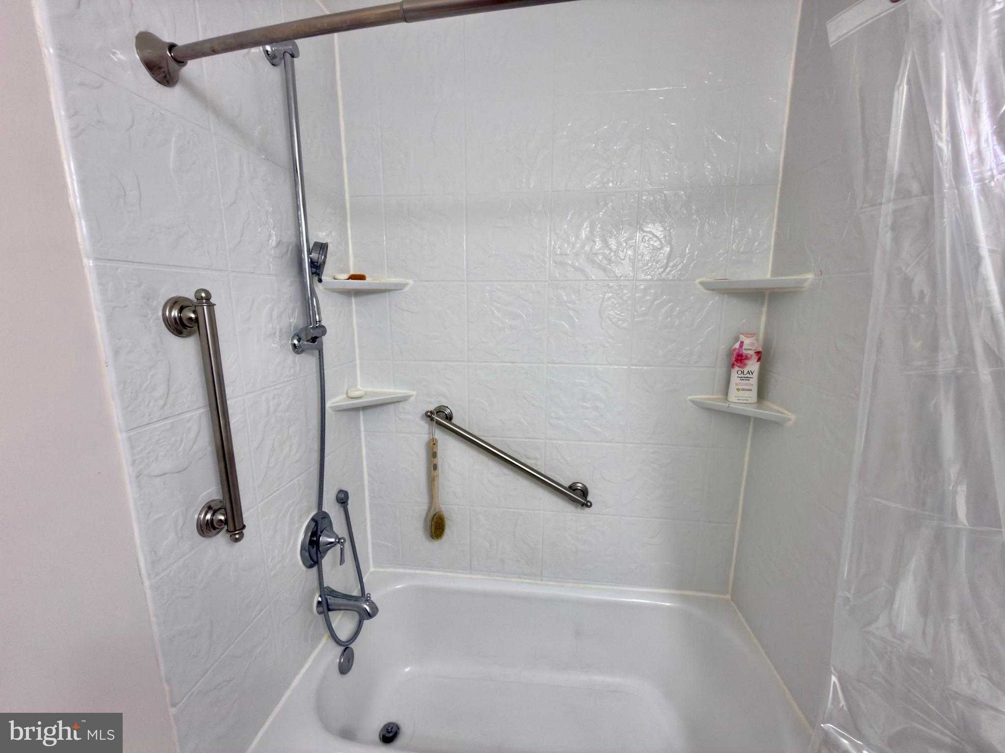 8012 Lakecrest Dr photo 23