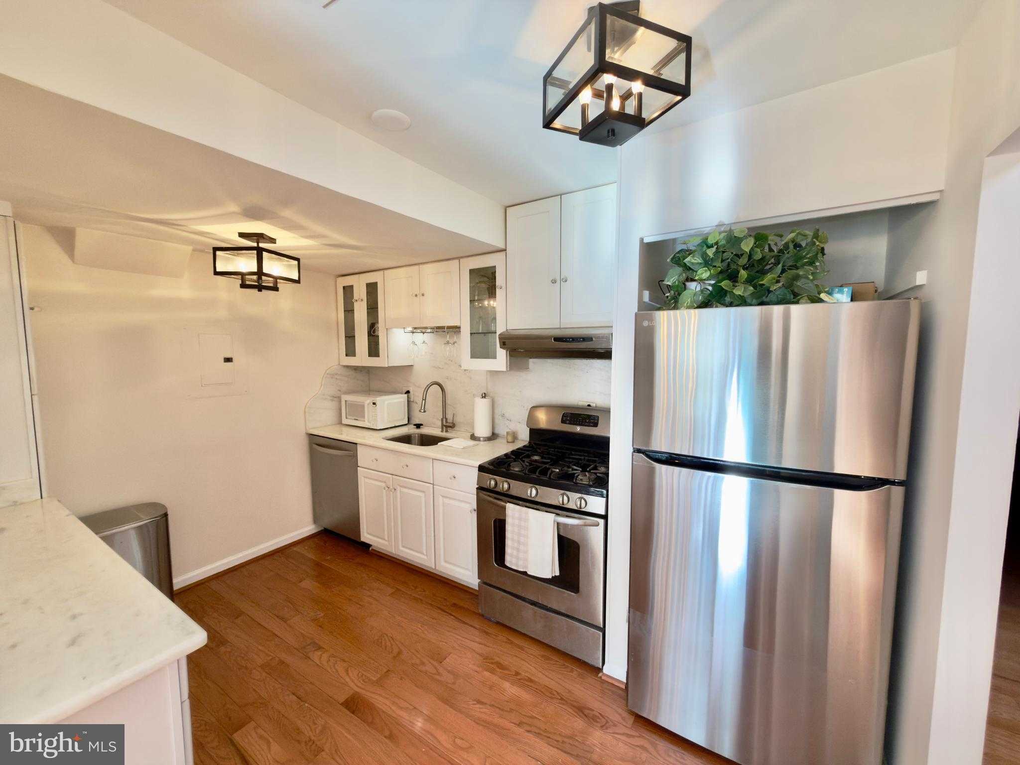 8012 Lakecrest Dr photo 8