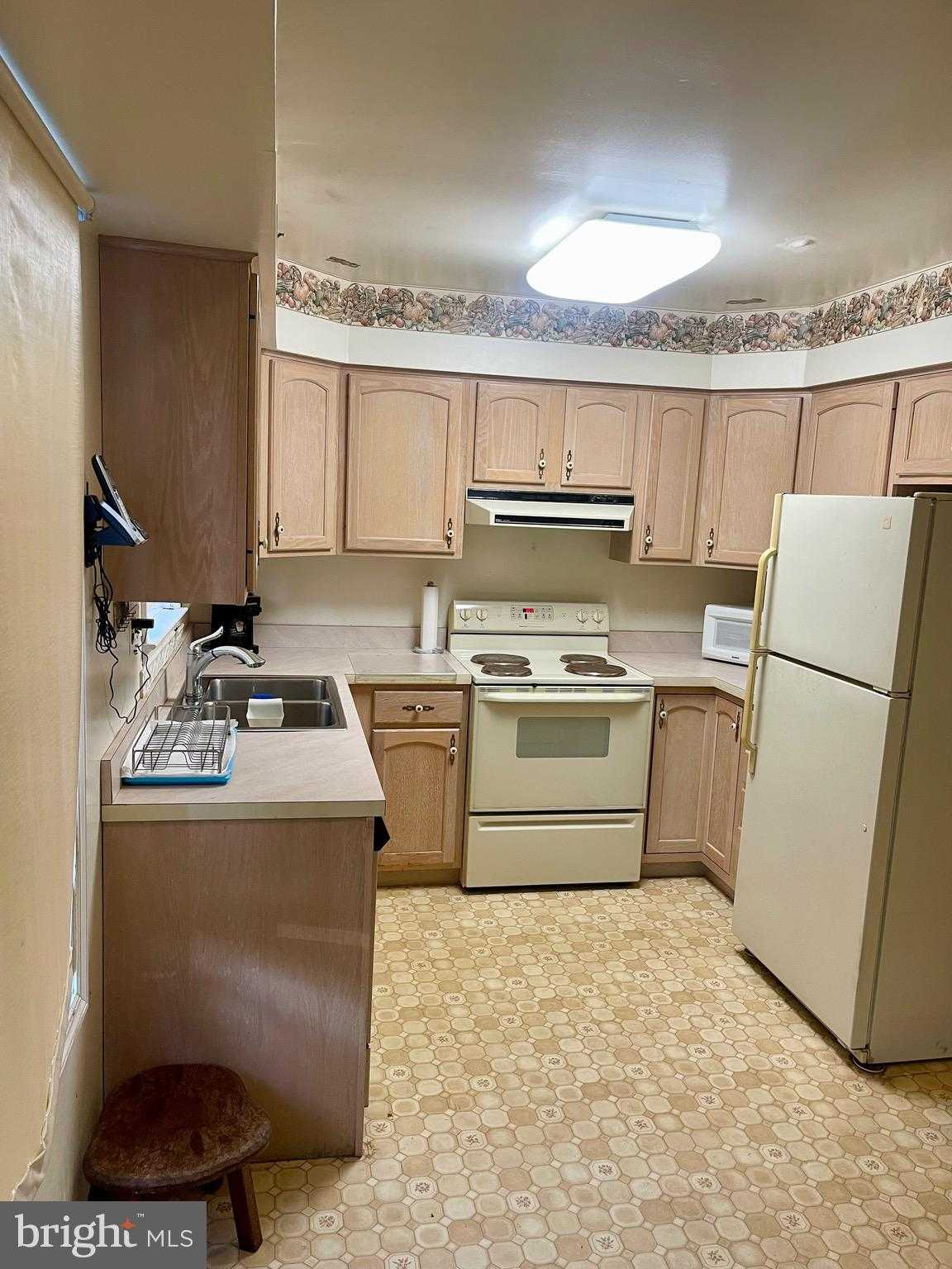 2472 Webster CT photo 12