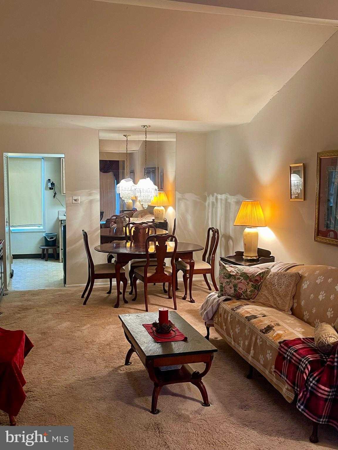 2472 Webster CT photo 2