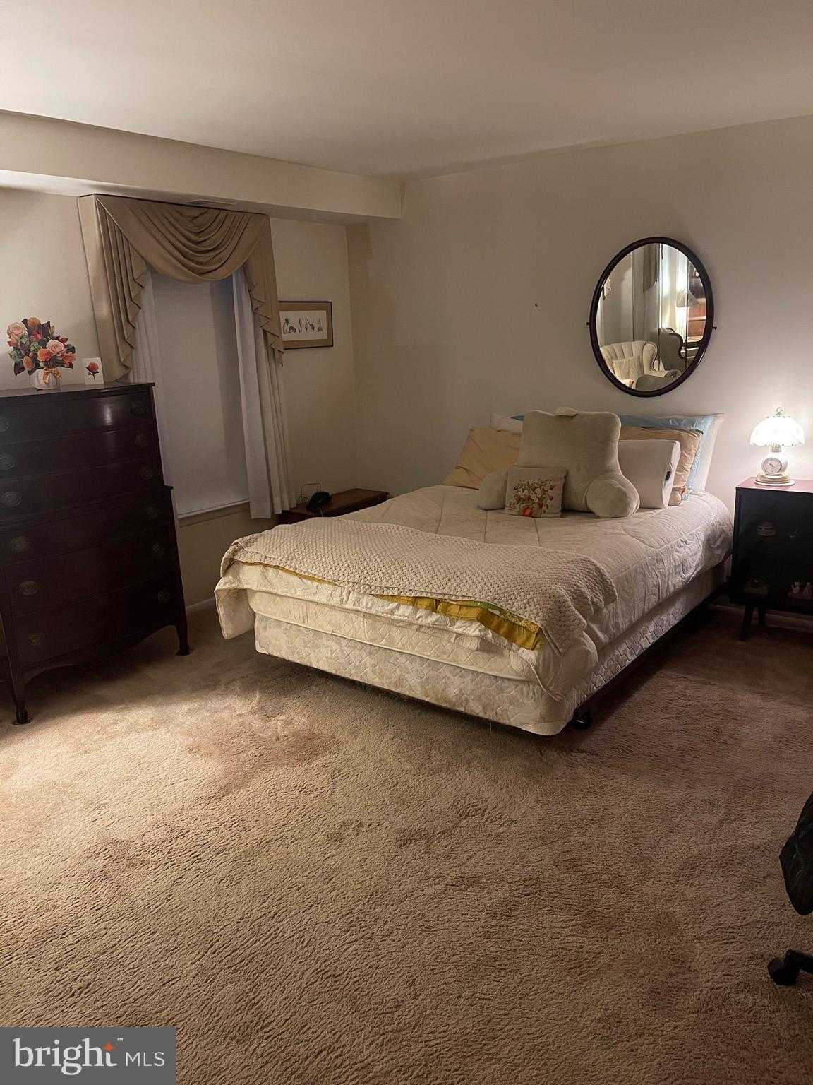 2472 Webster CT photo 22