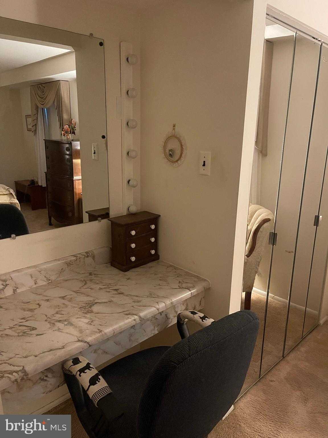 2472 Webster CT photo 24