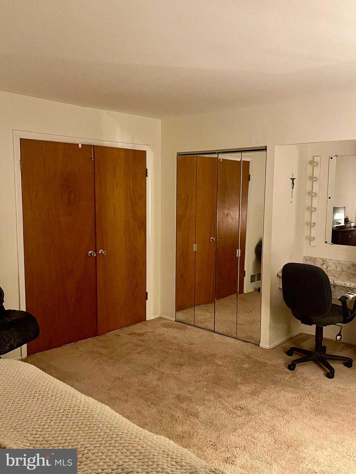 2472 Webster CT photo 27