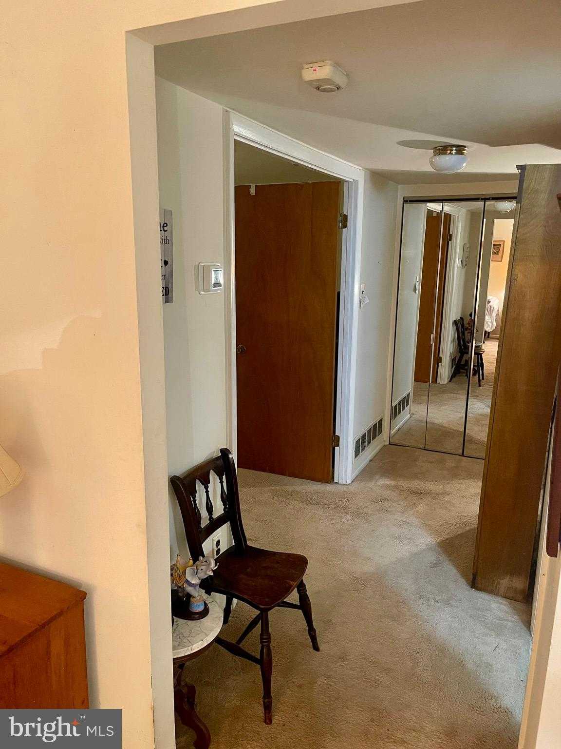 2472 Webster CT photo 29