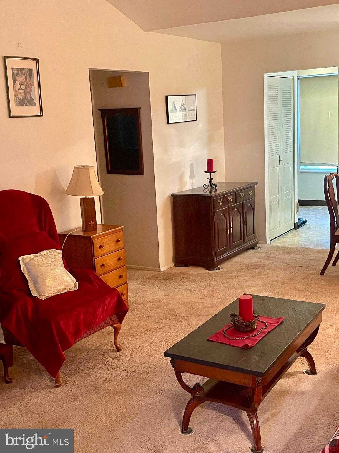 2472 Webster CT photo 3