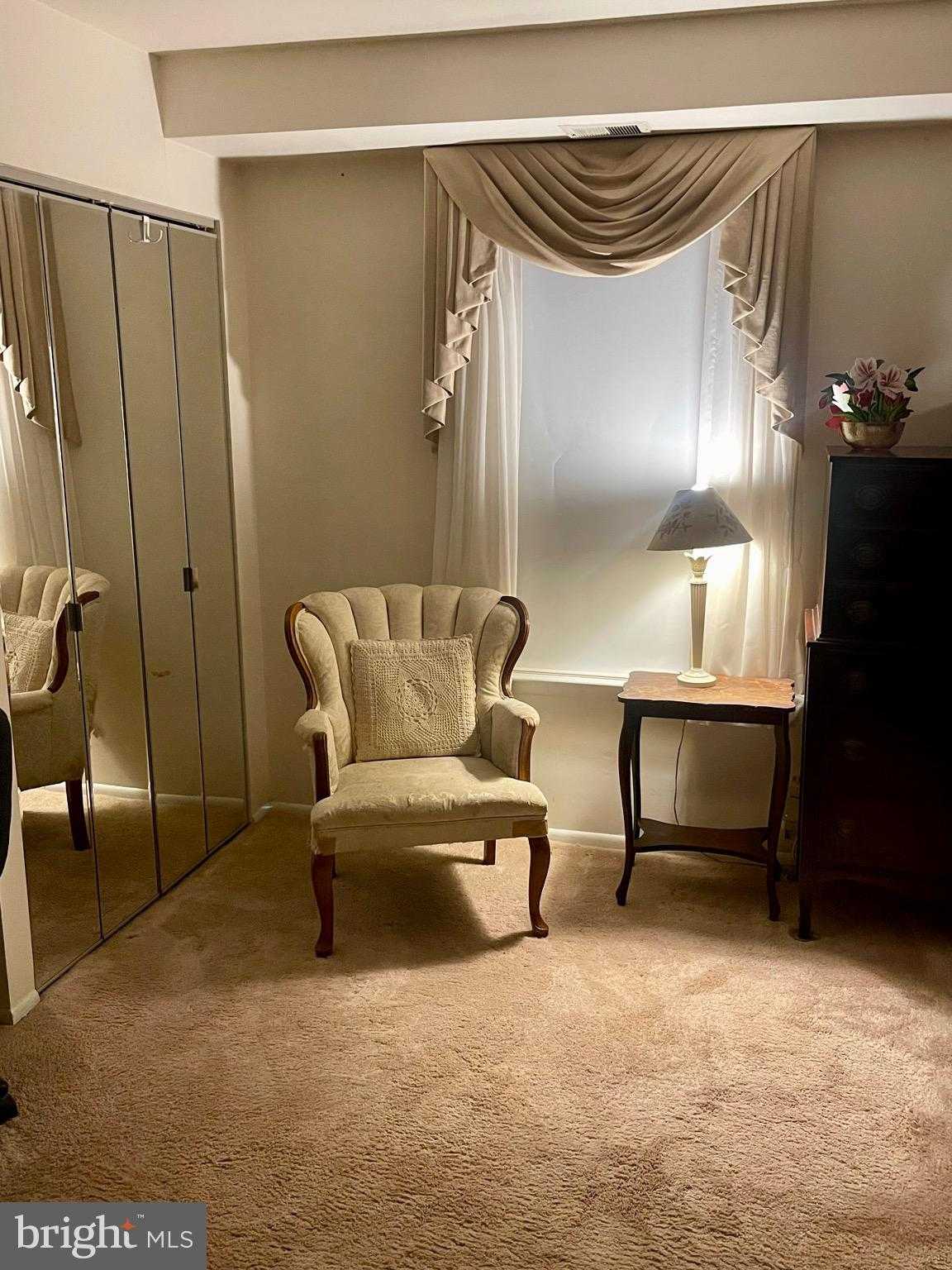 2472 Webster CT photo 30