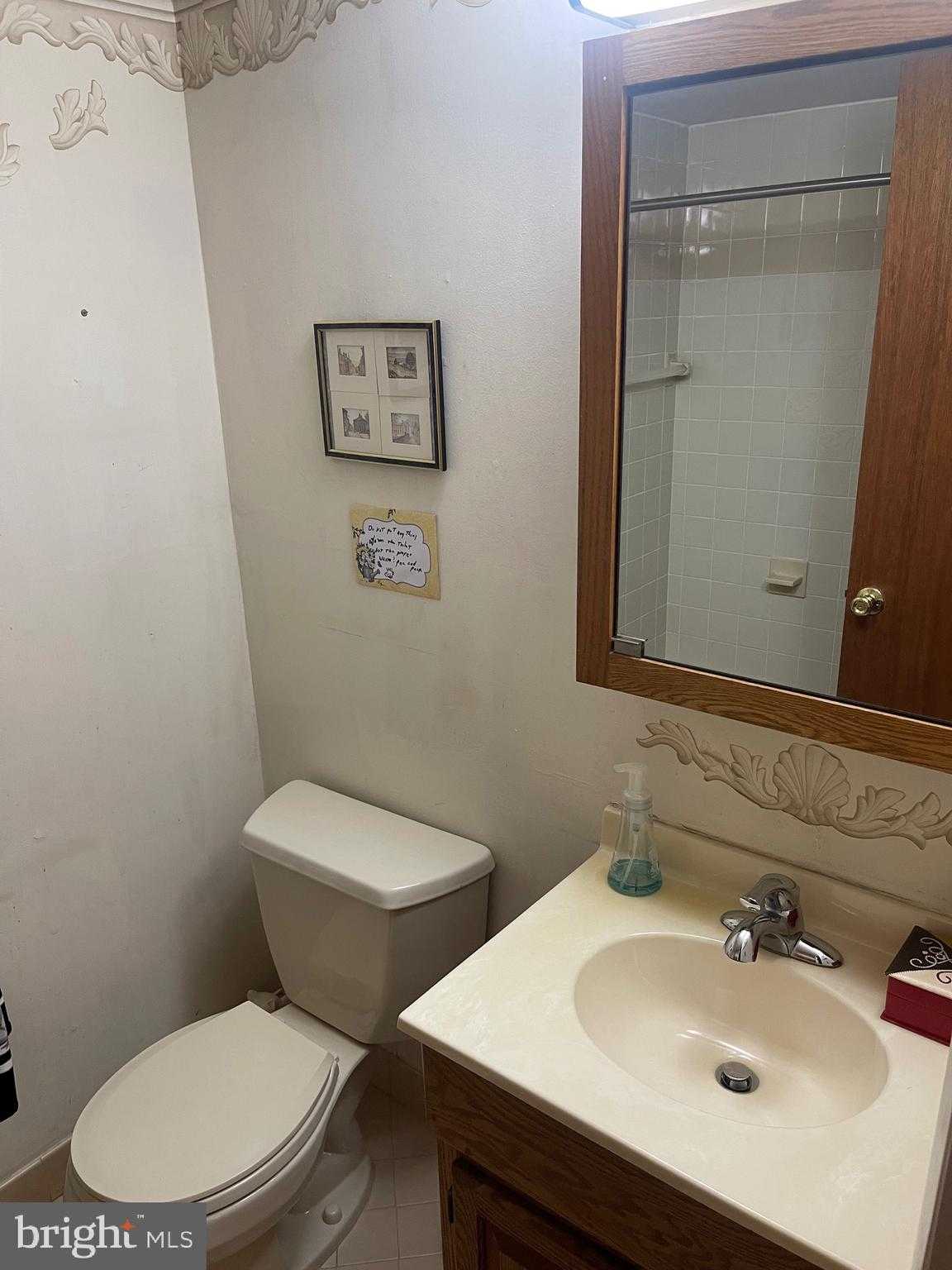 2472 Webster CT photo 32