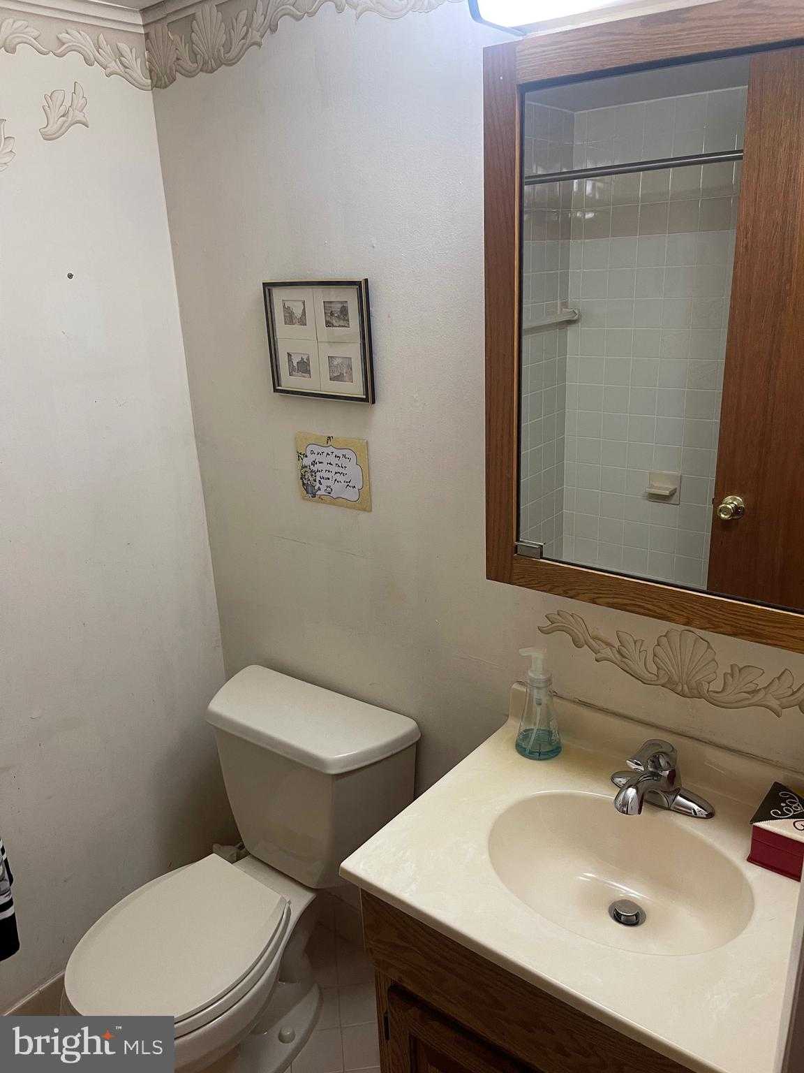 2472 Webster CT photo 33