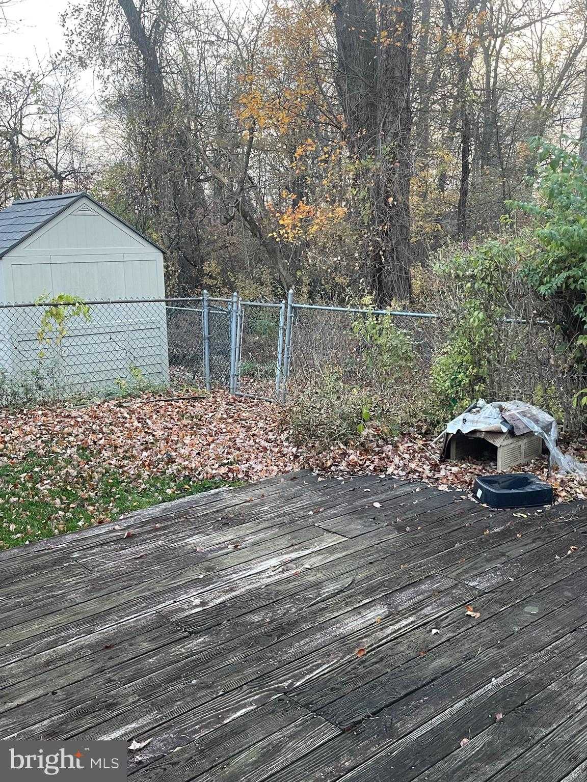 2472 Webster CT photo 39