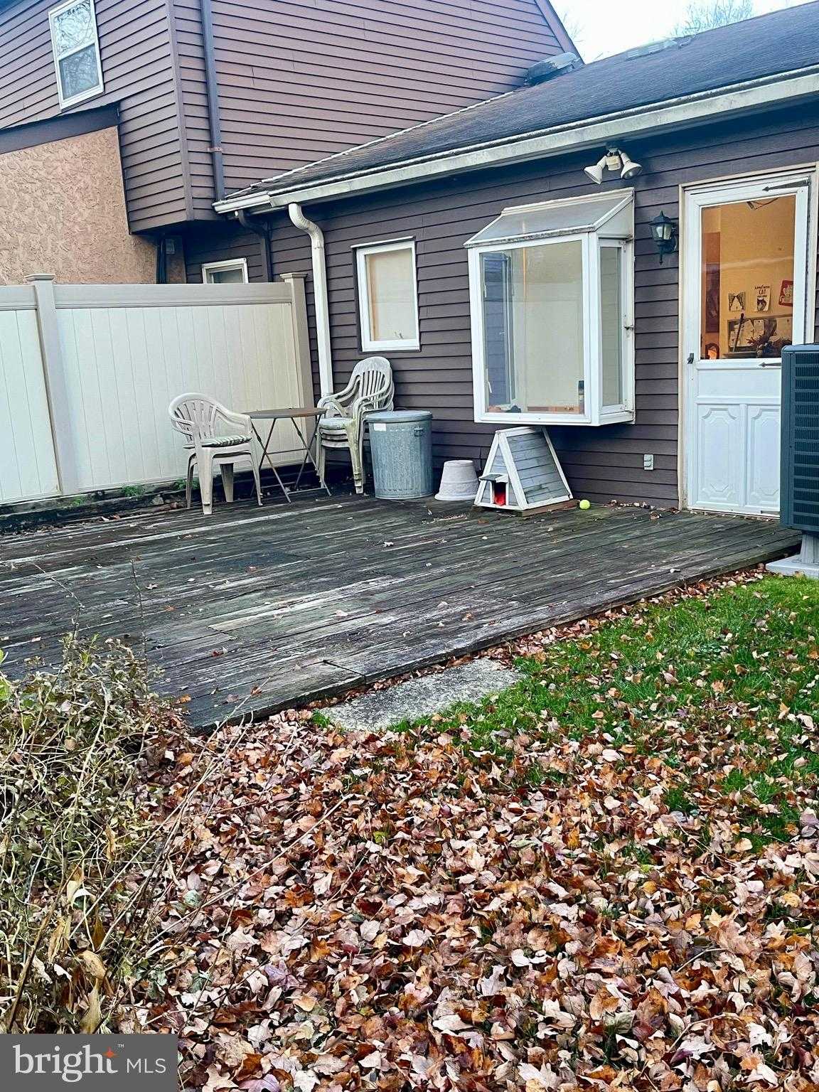 2472 Webster CT photo 41