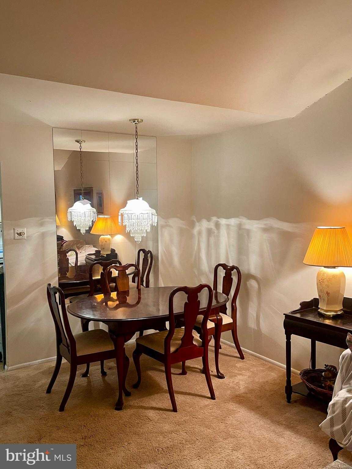 2472 Webster CT photo 7